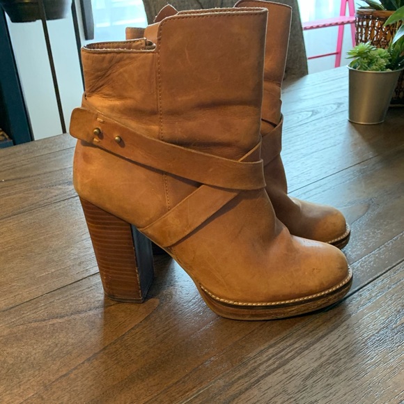Rustic ankle boot - Picture 3 of 4